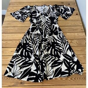 NEW Girl With Curves Flutter Sleeve Midi Dress Petite Size PXS Black White